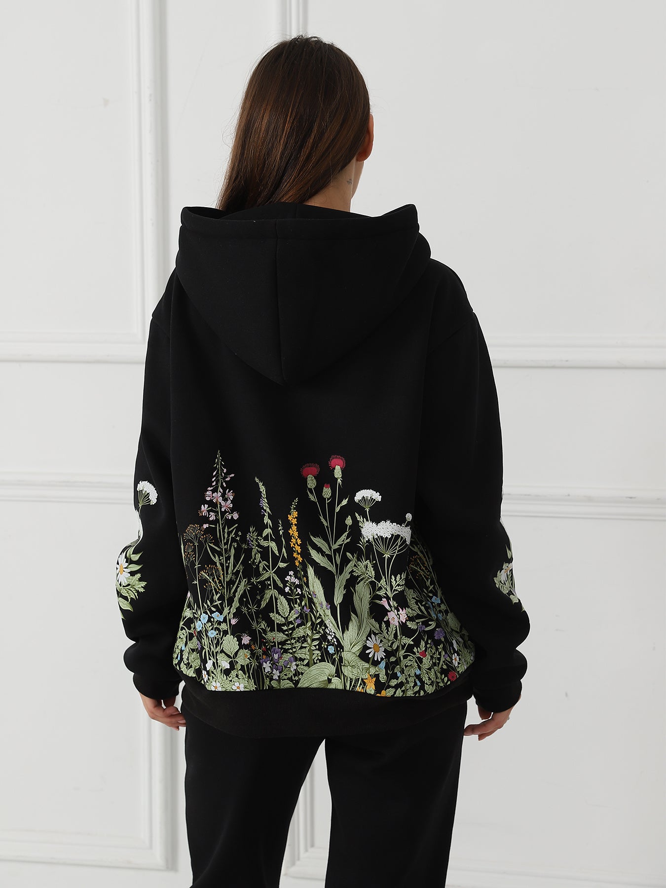a Women's Solid Color Floral Long Sleeved Sweatshirt